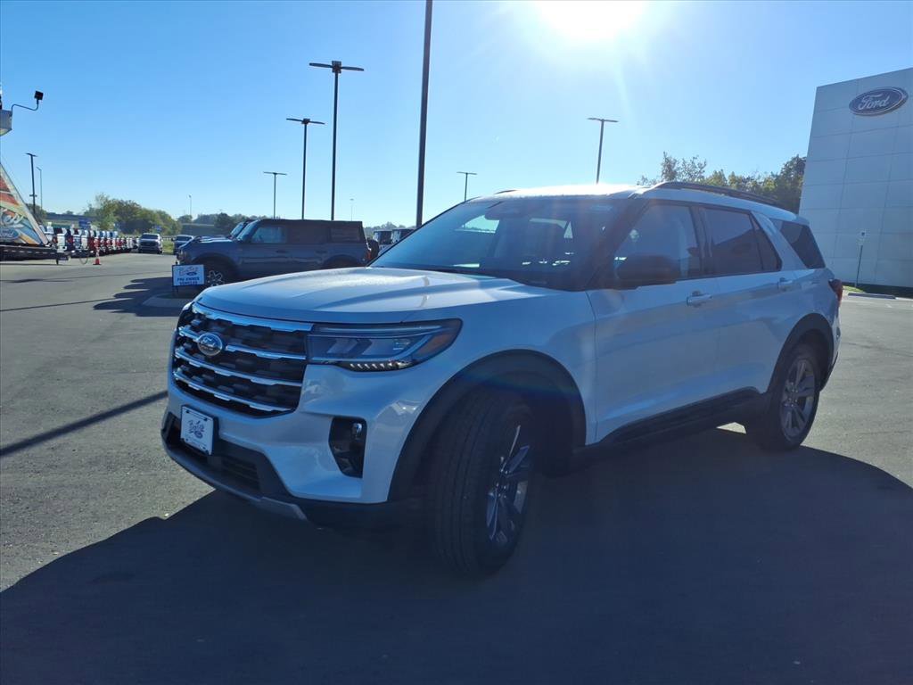 New 2026 Ford Explorer Active image 7