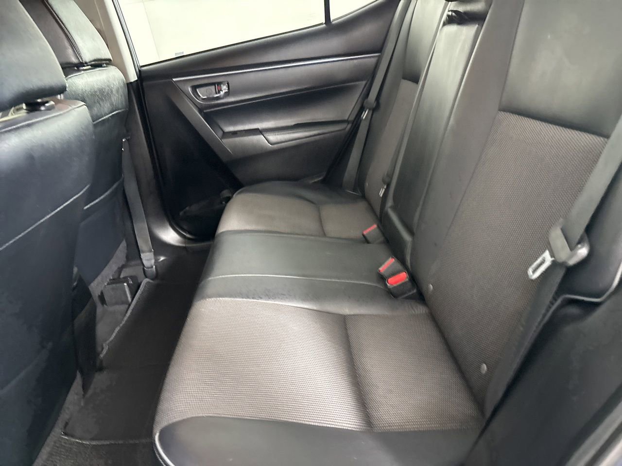 Used 2016 Toyota Corolla L image 23