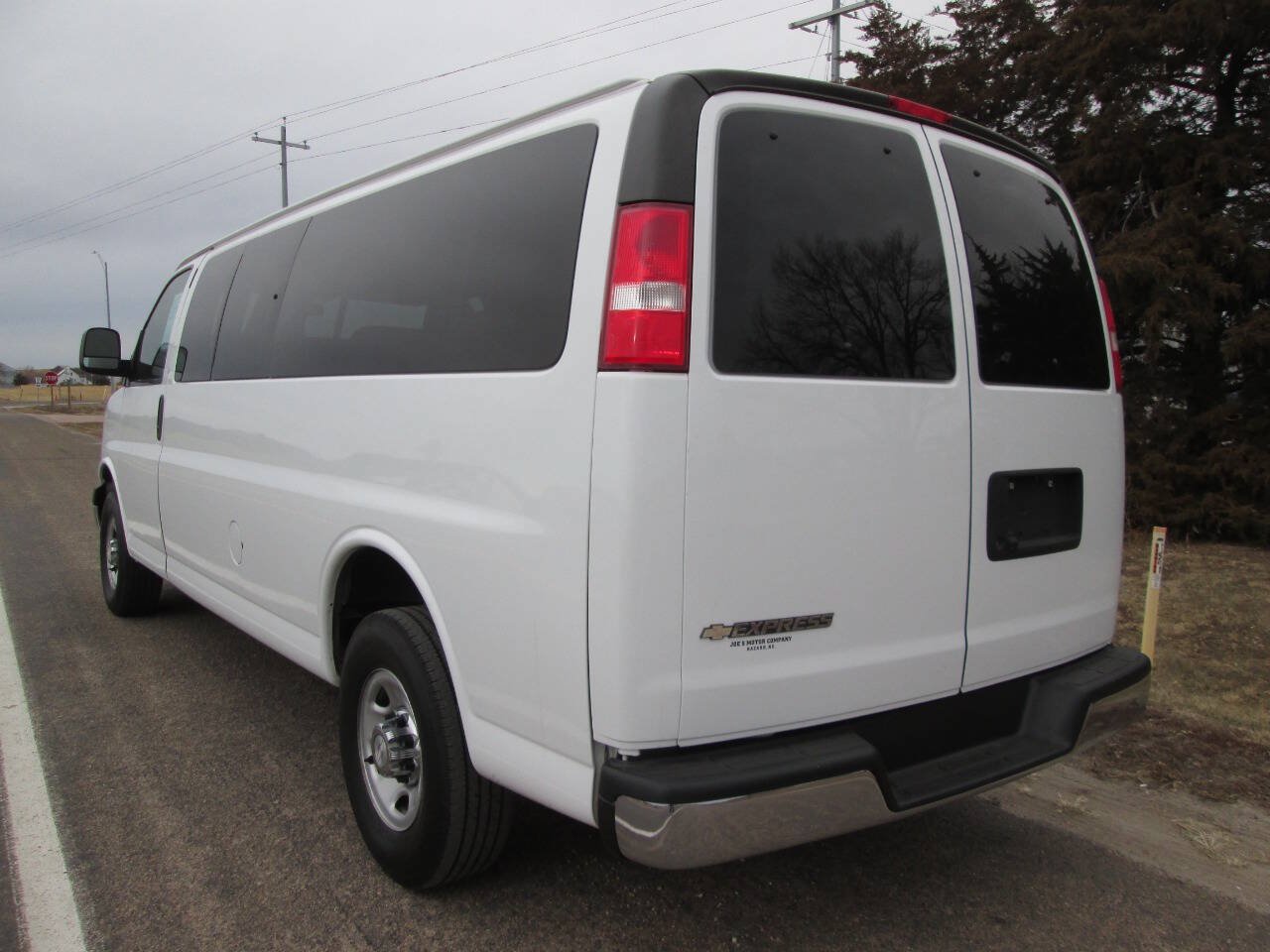 Used 2018 Chevrolet Express 3500 LT w/ LT Preferred Equipment Group RWD image 10