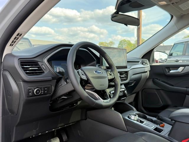 Used 2026 Ford Escape SE w/ Class II Trailer Tow Package FWD image 14