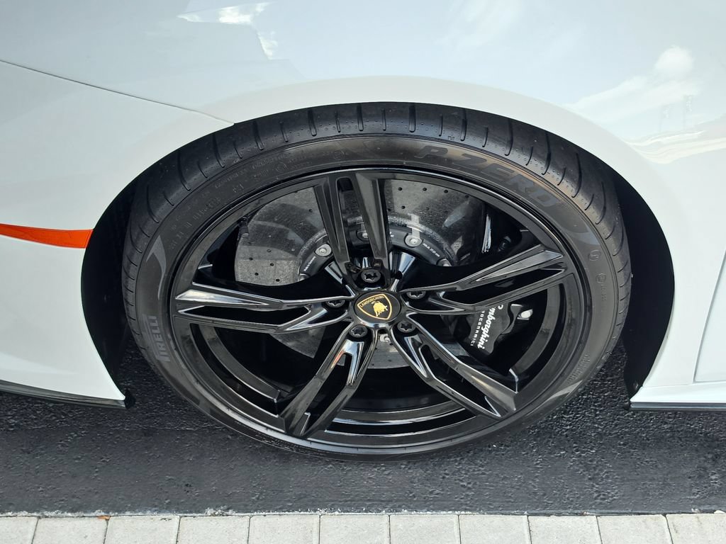 Used 2021 Lamborghini Huracan EVO RWD image 8
