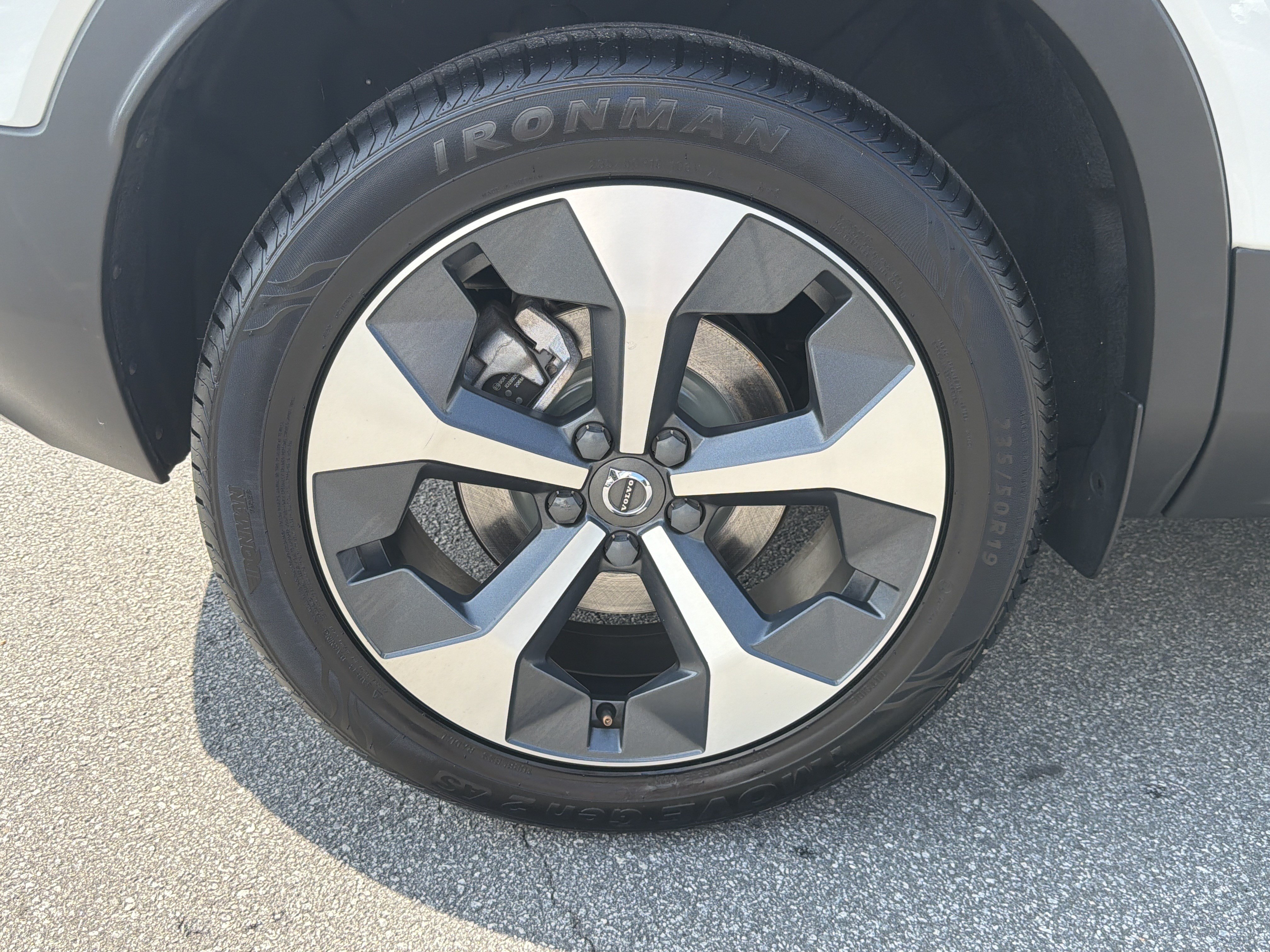 Used 2023 Volvo XC40 B4 Ultimate FWD image 21