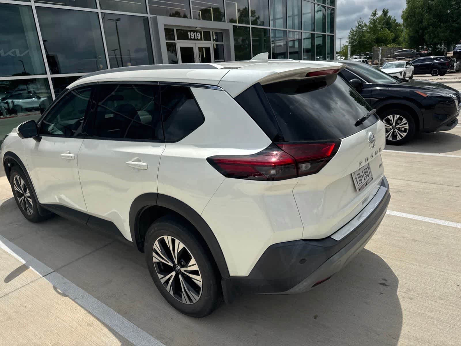 Used 2021 Nissan Rogue SV w/ Premium Package FWD image 5