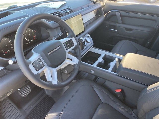 New 2025 Land Rover Defender 130 X-Dynamic SE image 5