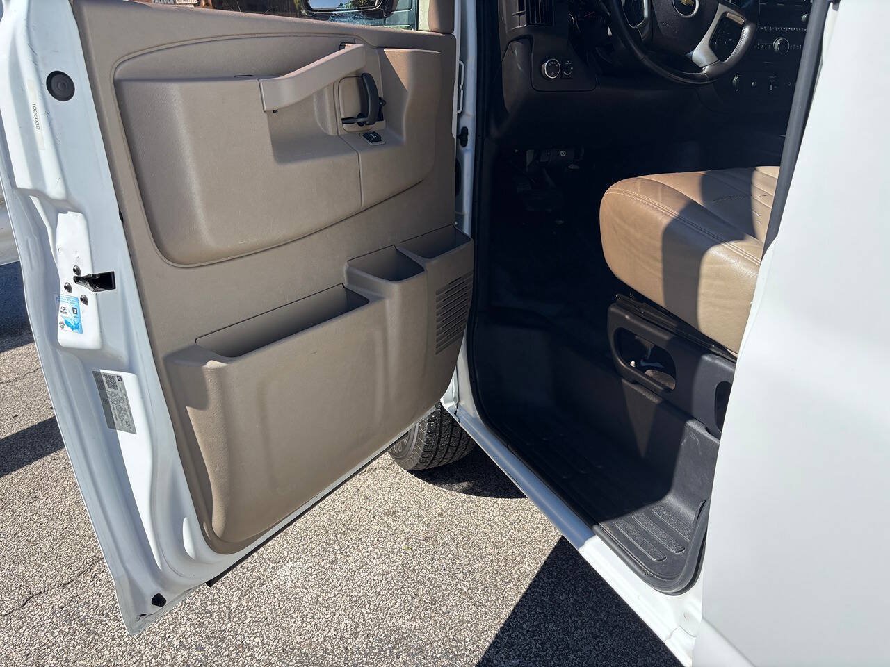 Used 2019 Chevrolet Express 2500 w/ Driver Convenience Package RWD image 9