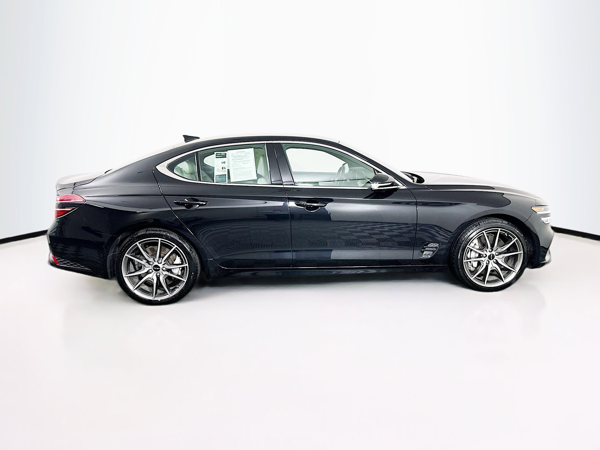 Used 2025 Genesis G70 2.5T image 10