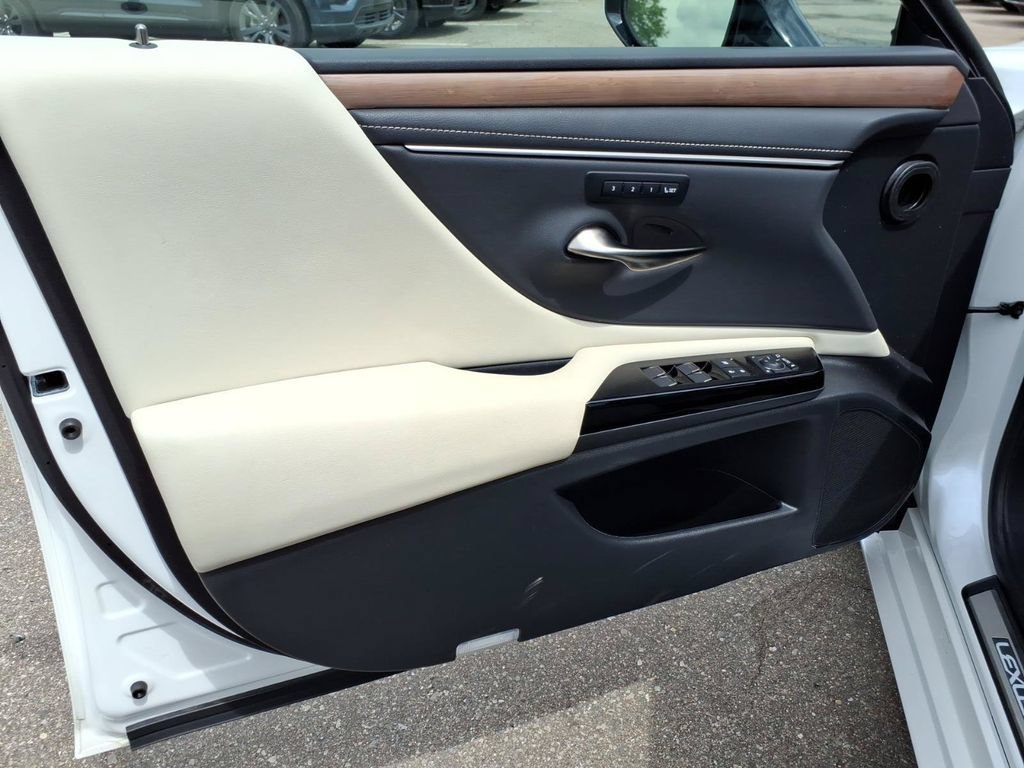 Used 2024 Lexus ES 350 w/ Premium Package FWD image 14