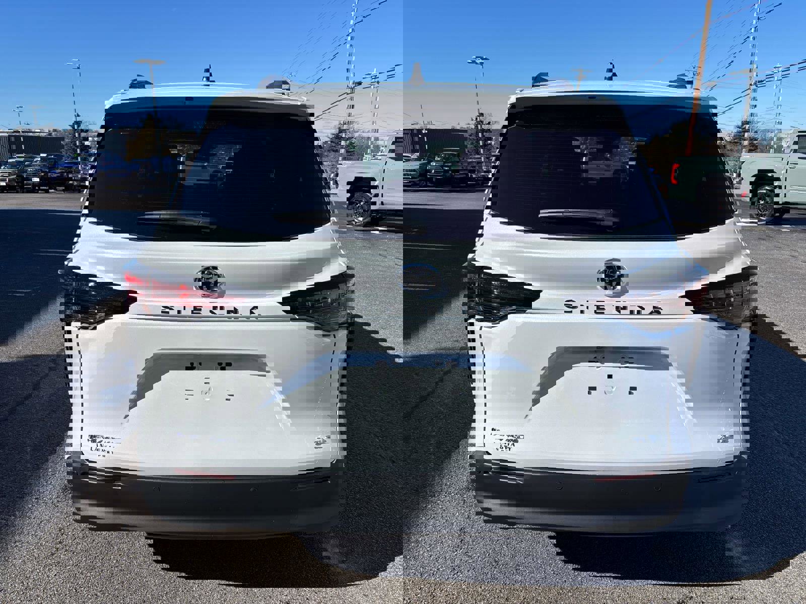 New 2026 Toyota Sienna XLE AWD/4WD image 3