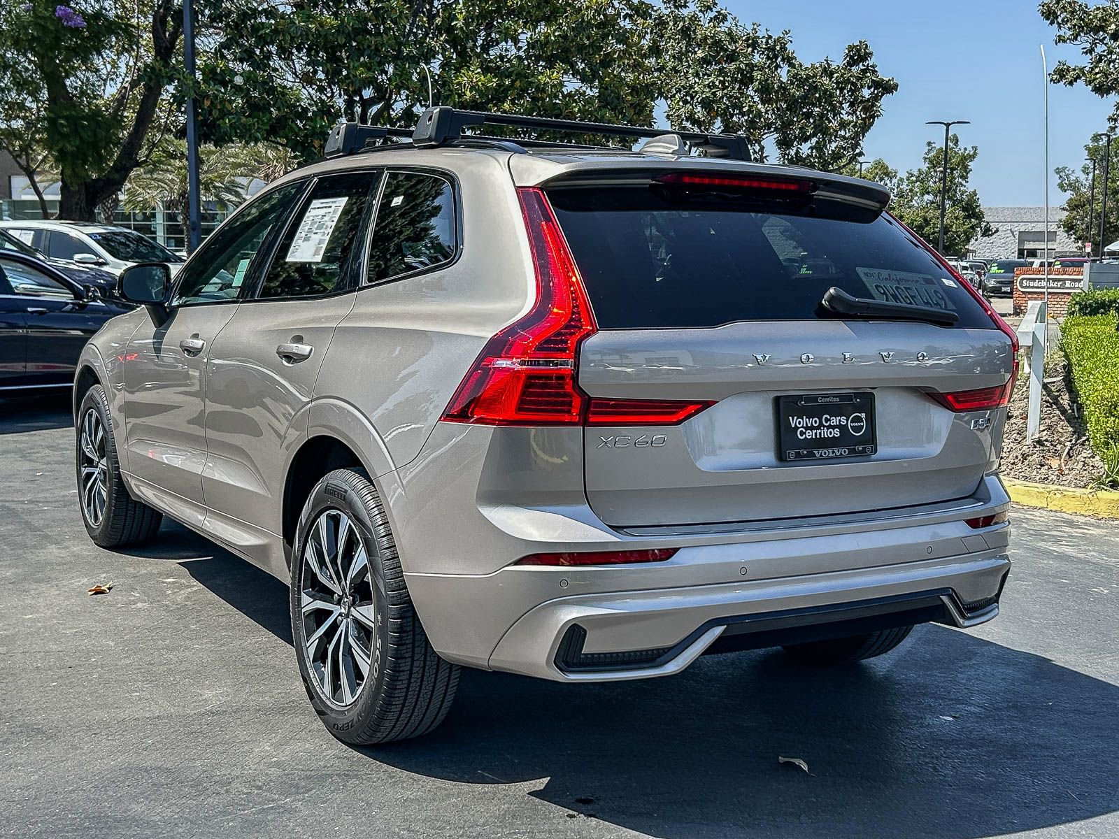 Used 2025 Volvo XC60 B5 Core w/ Protection Package Premier AWD/4WD image 8