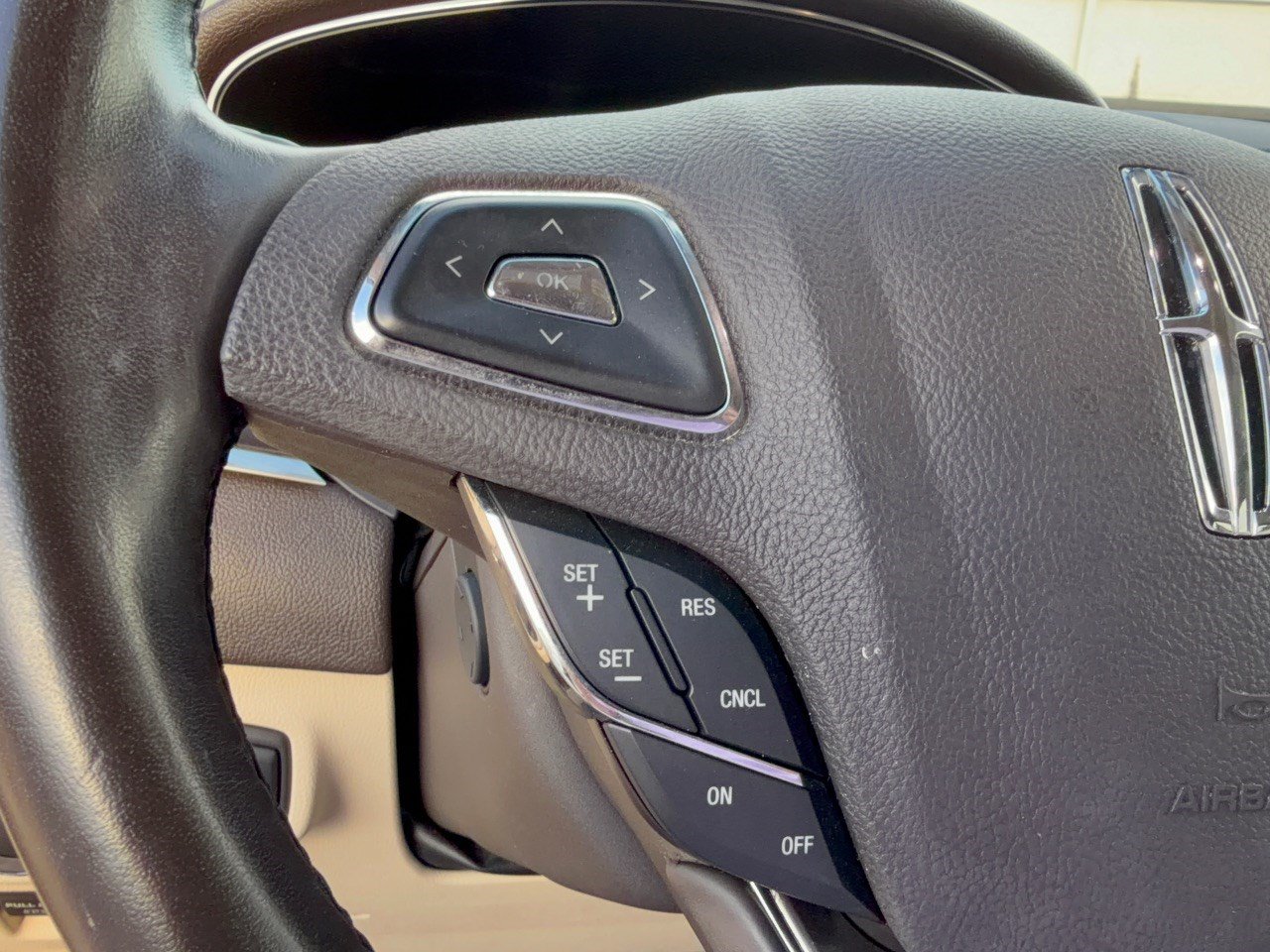 Used 2017 Lincoln MKC Reserve FWD image 18