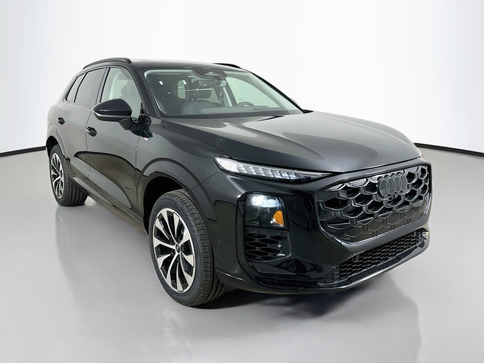 New 2026 Audi Q3 quattro 2.0T AWD/4WD image 3