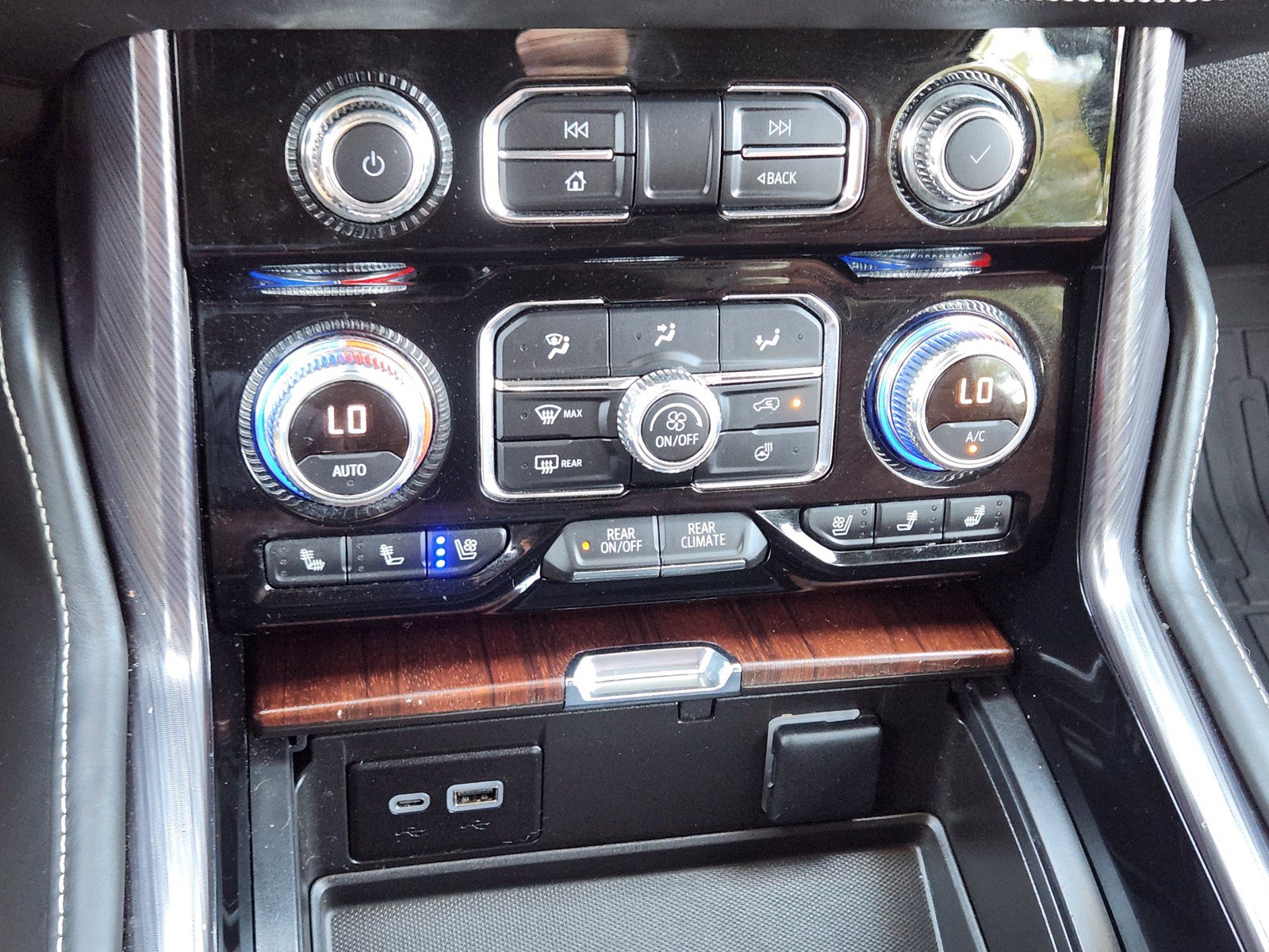 Used 2023 GMC Yukon Denali Ultimate AWD/4WD image 18