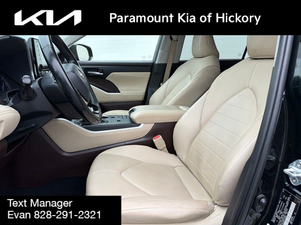 Used 2020 Toyota Highlander XLE FWD image 19