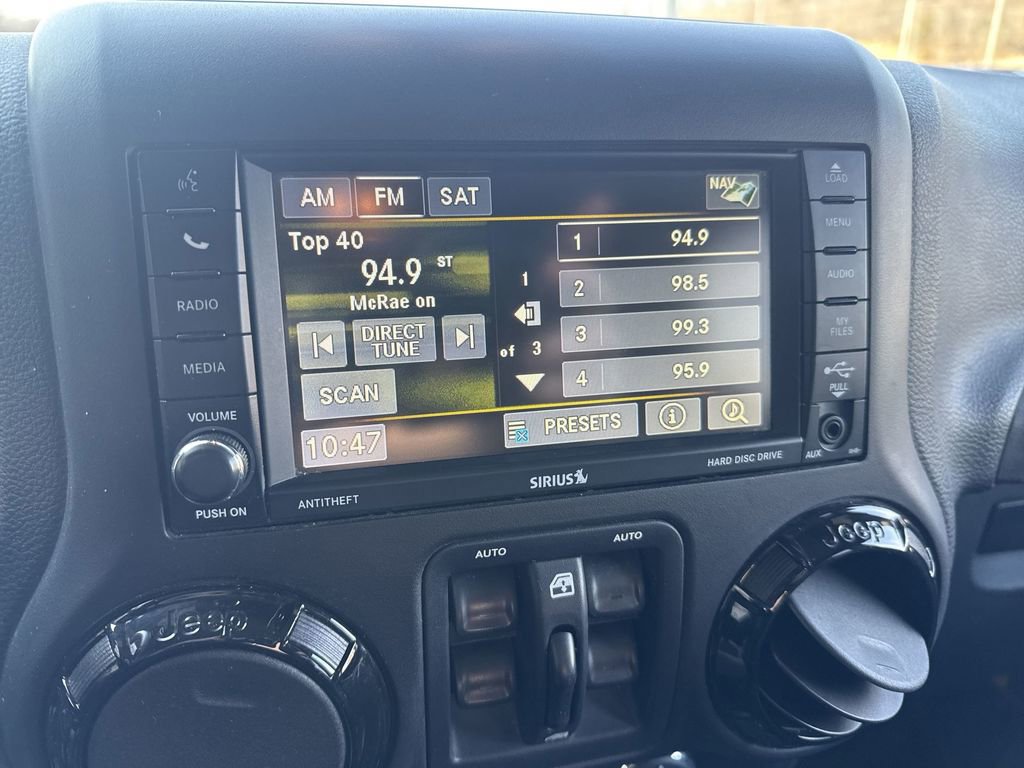 Used 2015 Jeep Wrangler Unlimited Sahara image 12