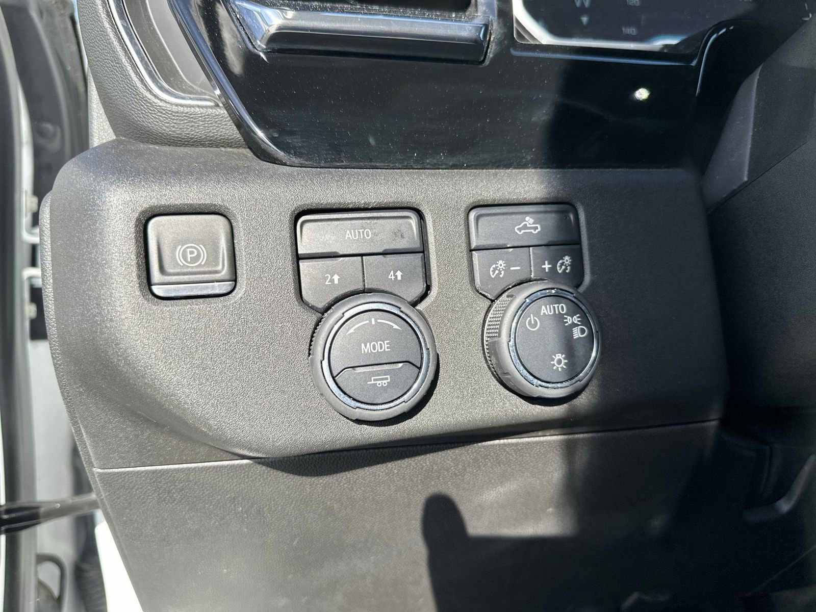 Used 2023 Chevrolet Silverado 1500 LT AWD/4WD image 17
