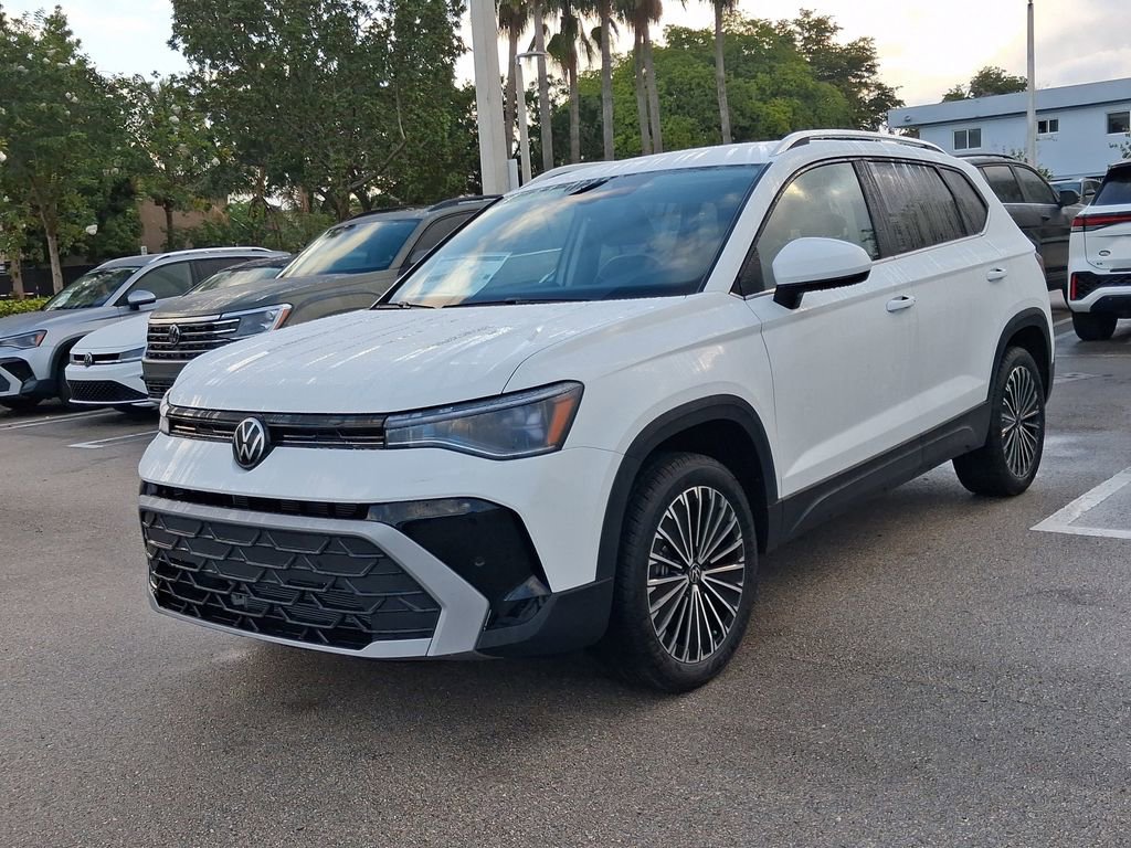 New 2026 Volkswagen Taos SE image 3