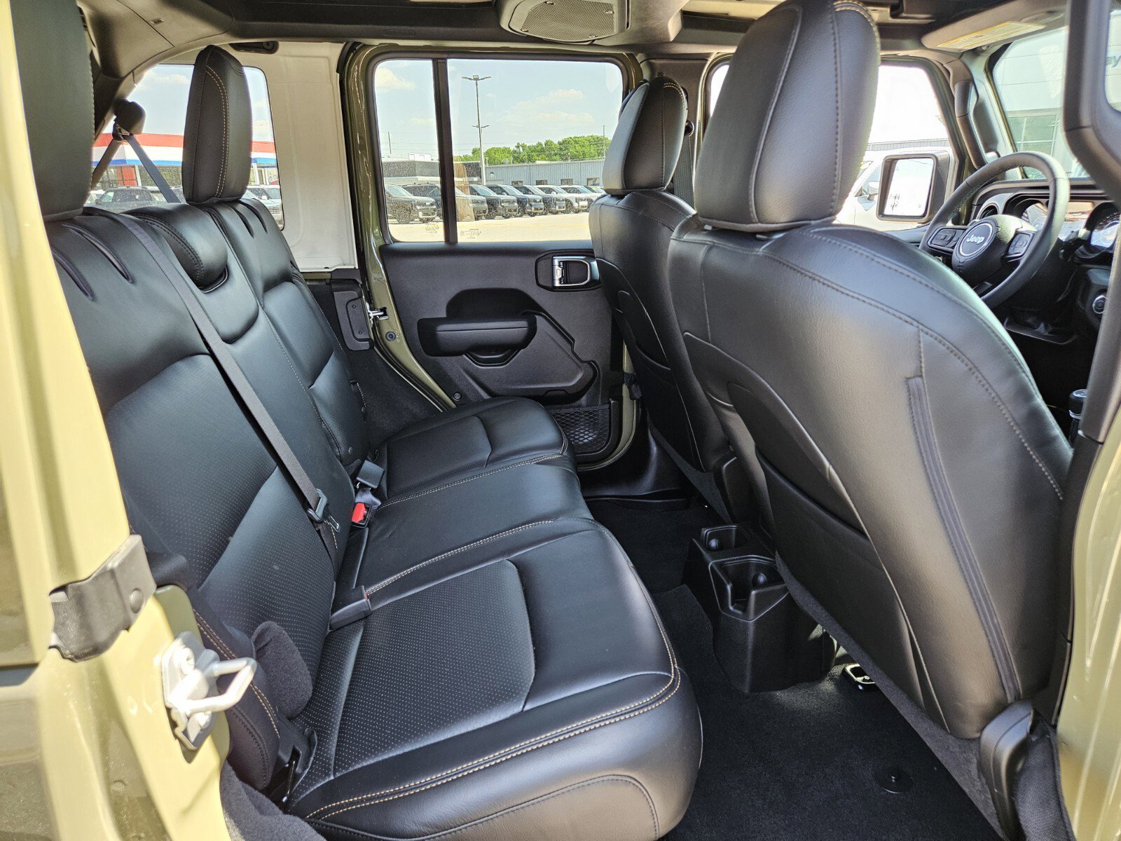 Used 2025 Jeep Wrangler Willys AWD/4WD image 19