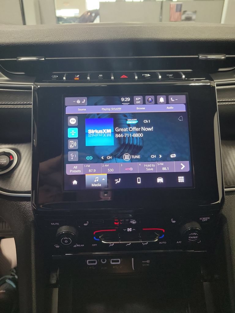 Used 2024 Jeep Grand Cherokee L Altitude AWD/4WD image 6