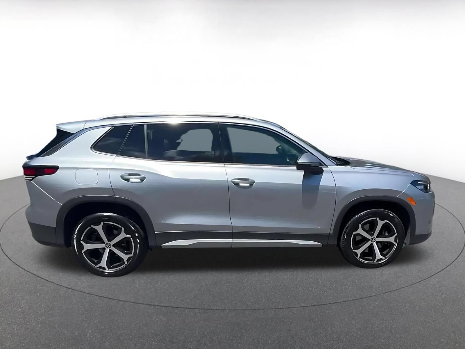 Used 2026 Volkswagen Tiguan SE AWD/4WD image 15