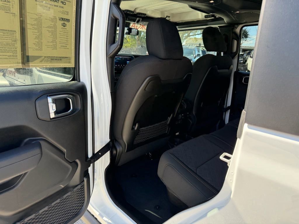 Used 2025 Jeep Gladiator Mojave w/ Convenience Group image 27