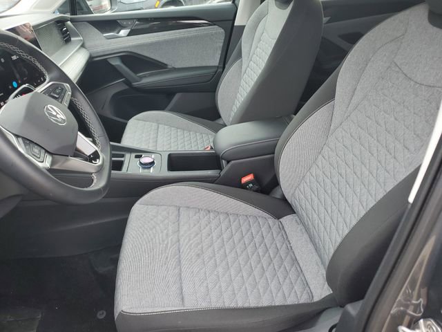 Used 2025 Volkswagen Tiguan S image 16