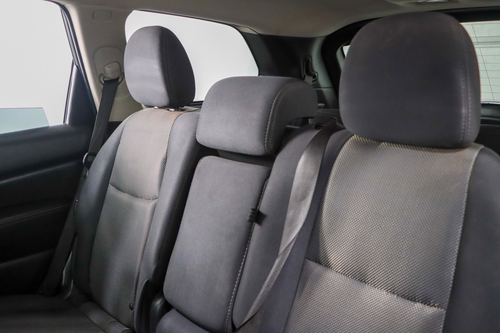 Used 2019 Nissan Pathfinder S image 23