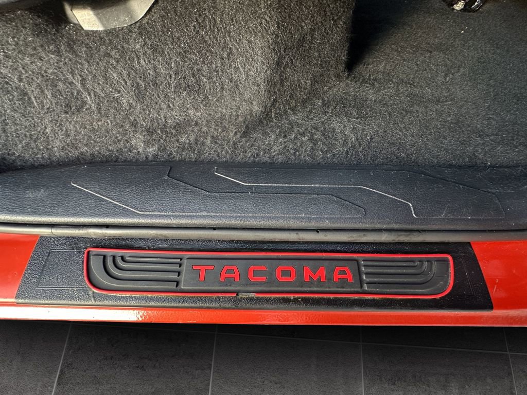 Used 2016 Toyota Tacoma TRD Sport AWD/4WD image 43