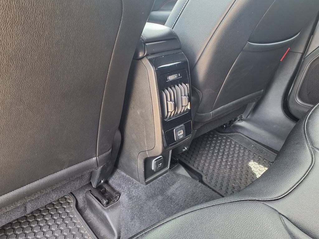 Used 2025 Jeep Compass Trailhawk AWD/4WD image 18