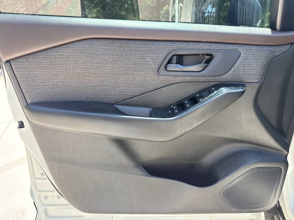 Used 2023 Nissan Rogue S FWD image 13