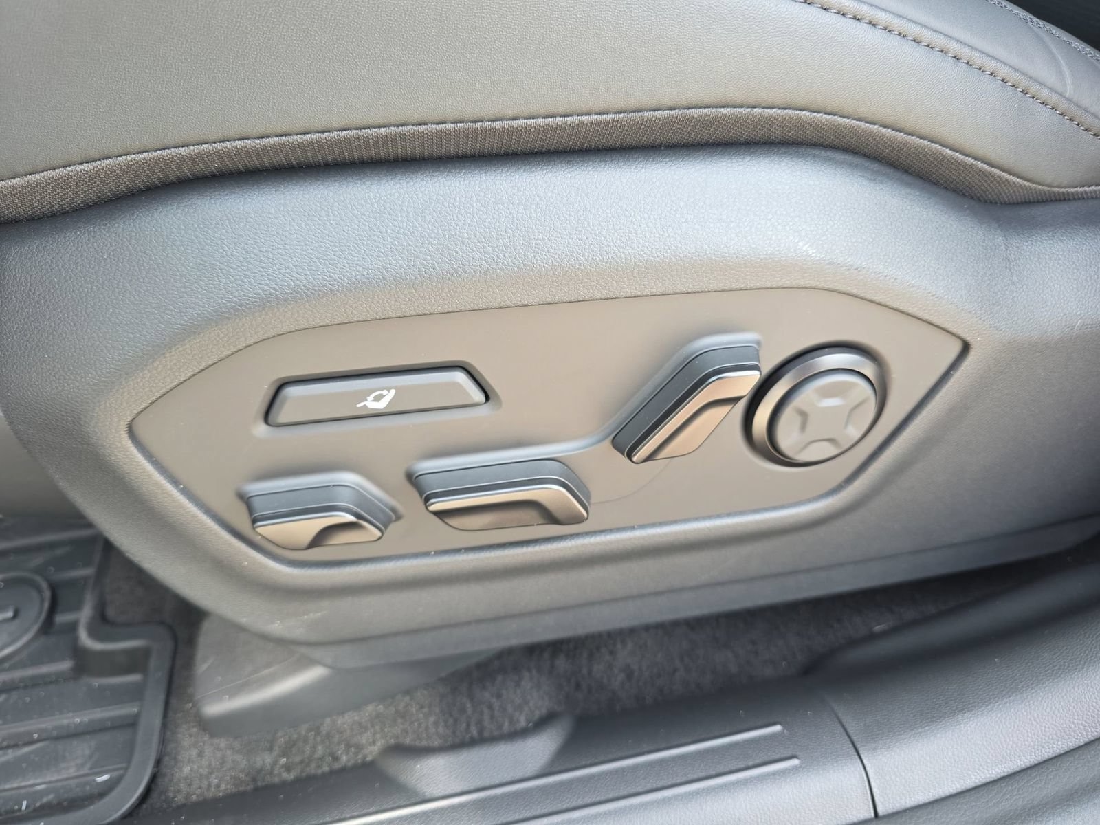 New 2026 Hyundai Santa Fe Calligraphy FWD image 20