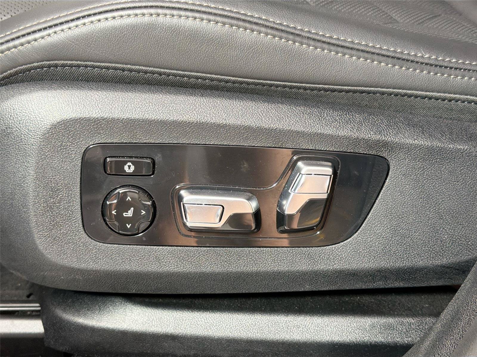 Certified 2026 BMW X6 xDrive40i AWD/4WD image 18