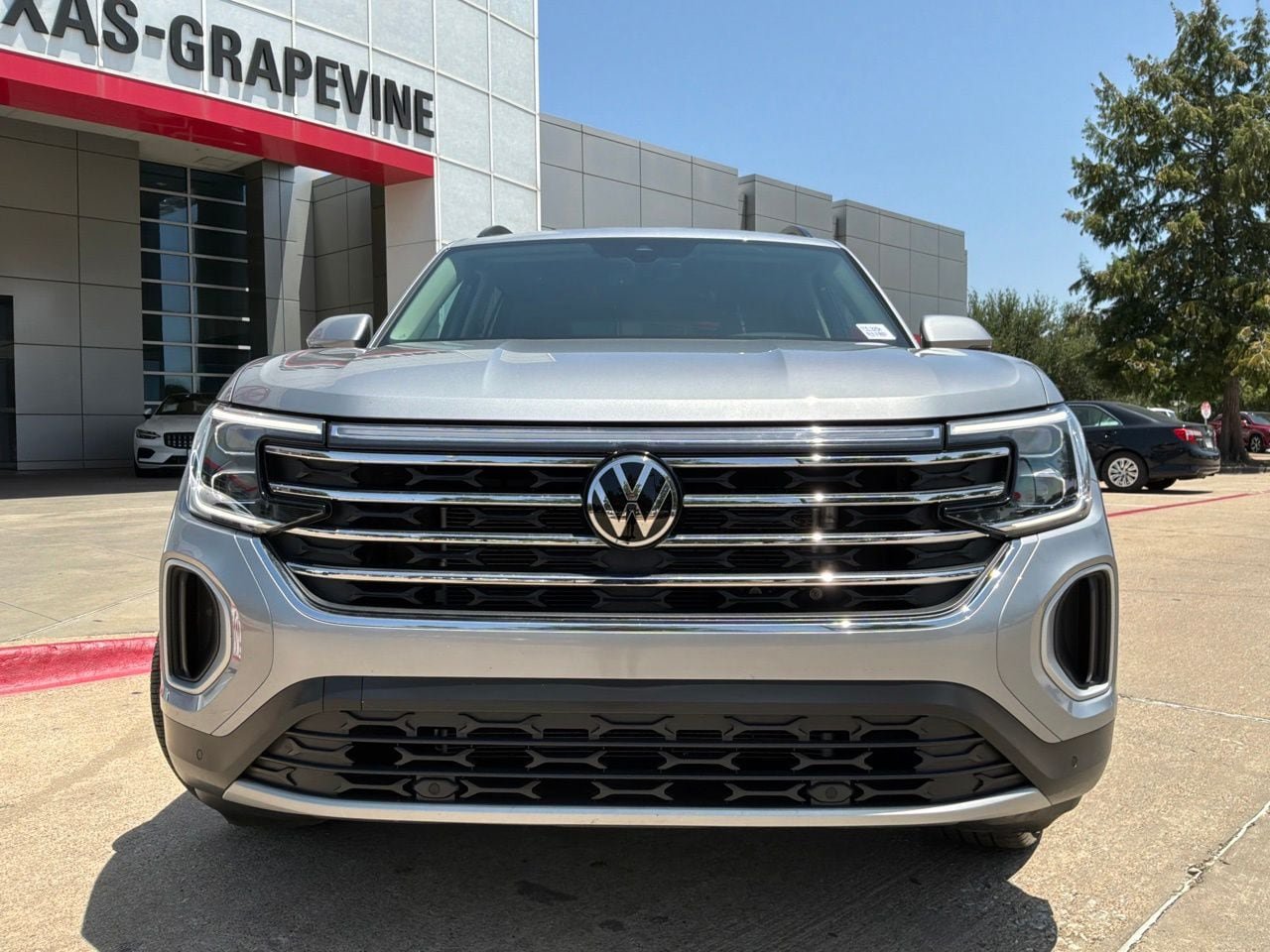Used 2026 Volkswagen Atlas SE AWD/4WD image 3