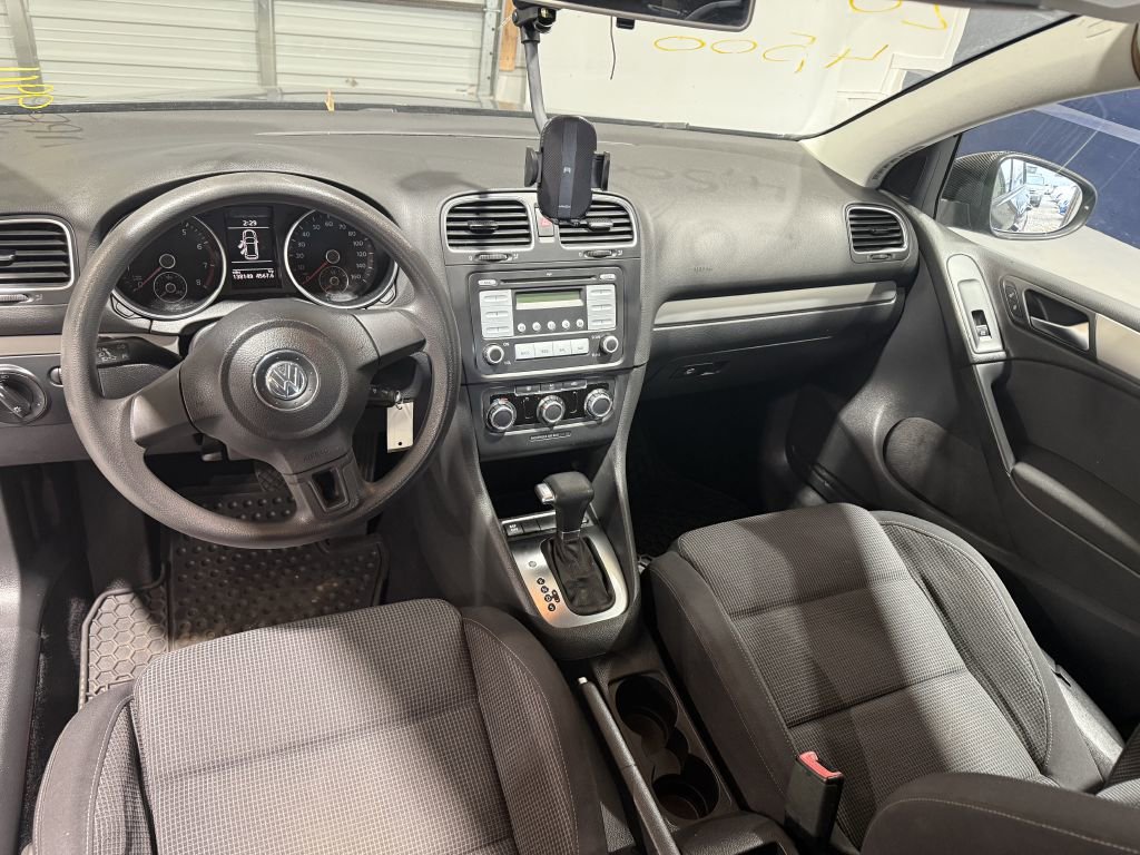 Used 2010 Volkswagen Golf 4-Door image 5