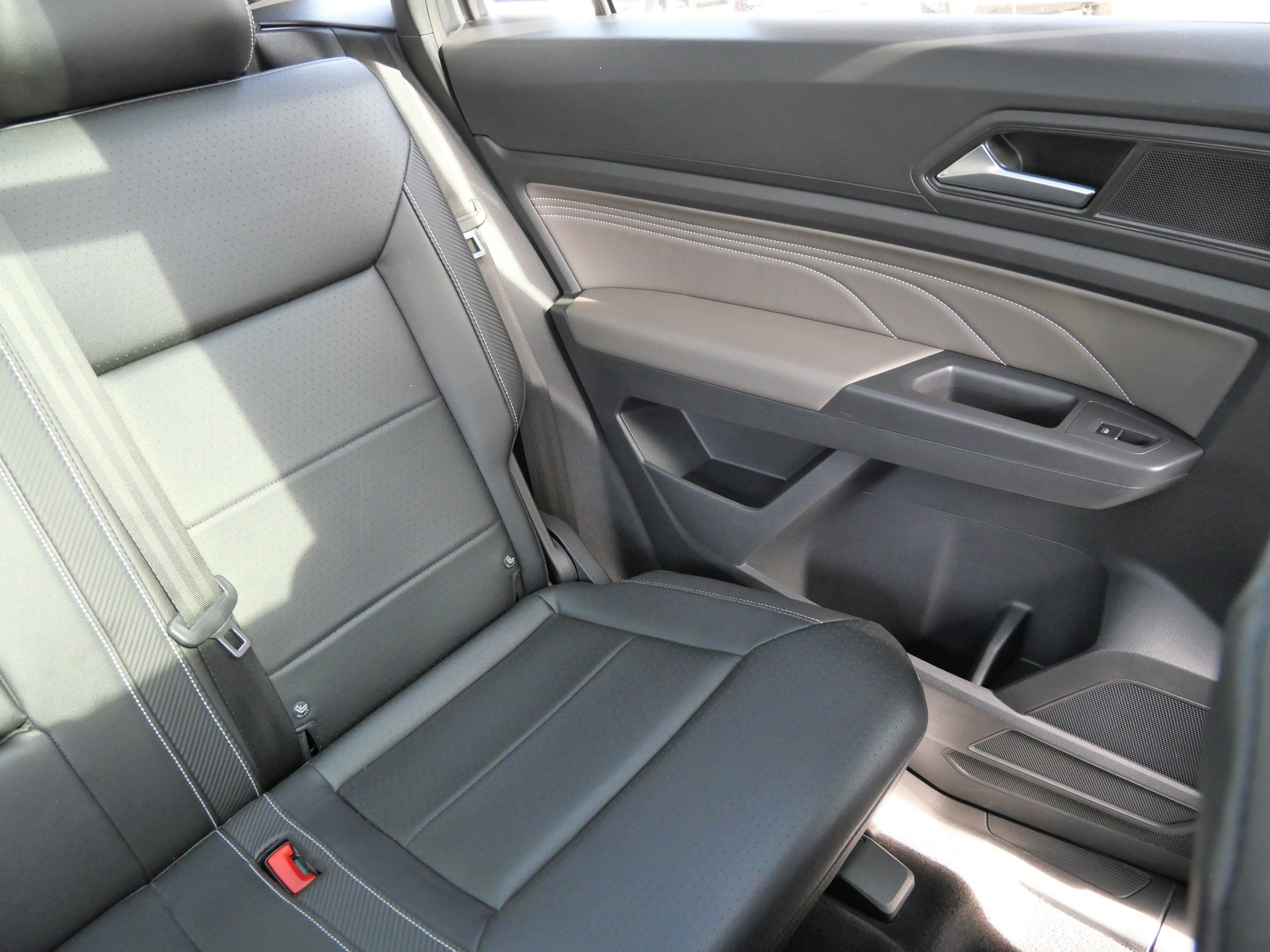 Certified 2021 Volkswagen Atlas Cross Sport SEL R-Line w/ Cross Sport MDO Package AWD/4WD image 14