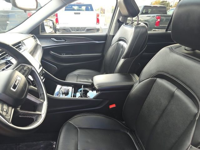 Used 2022 Jeep Grand Cherokee Limited image 17