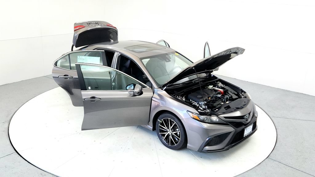 Certified 2024 Toyota Camry SE w/ Cold Weather Package AWD/4WD image 17