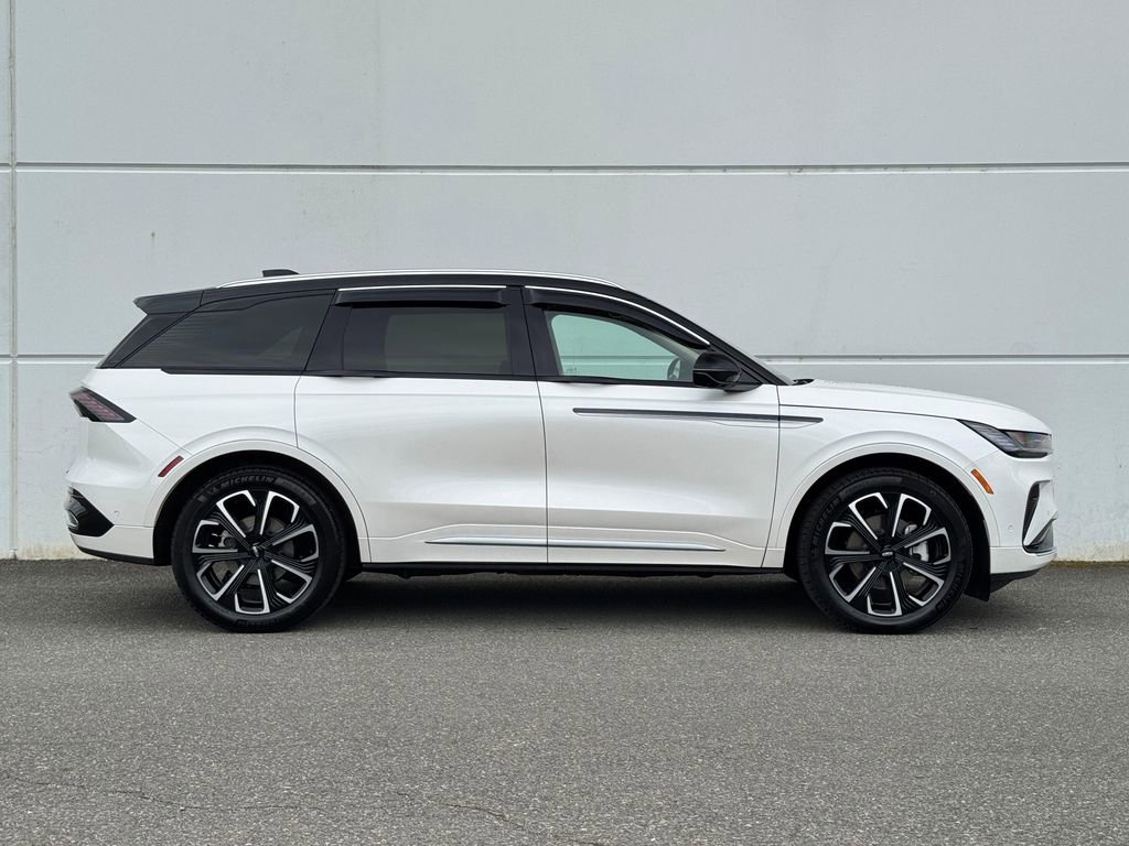 Used 2024 Lincoln Nautilus Reserve AWD/4WD image 8