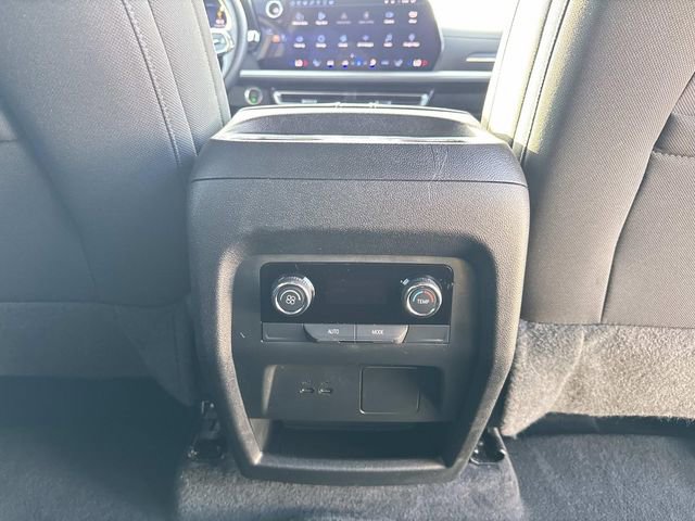 Used 2025 Chevrolet Traverse LT image 26