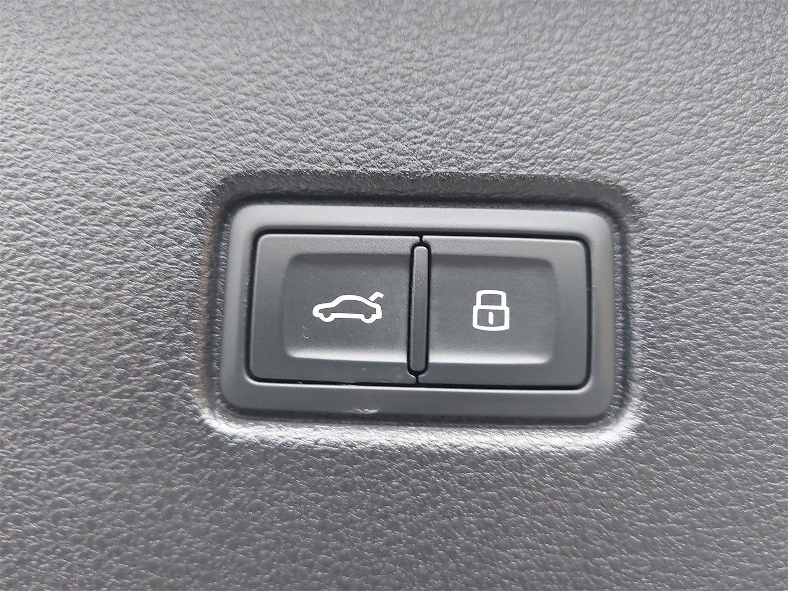 Used 2023 Audi SQ5 Prestige w/ Prestige Package image 14