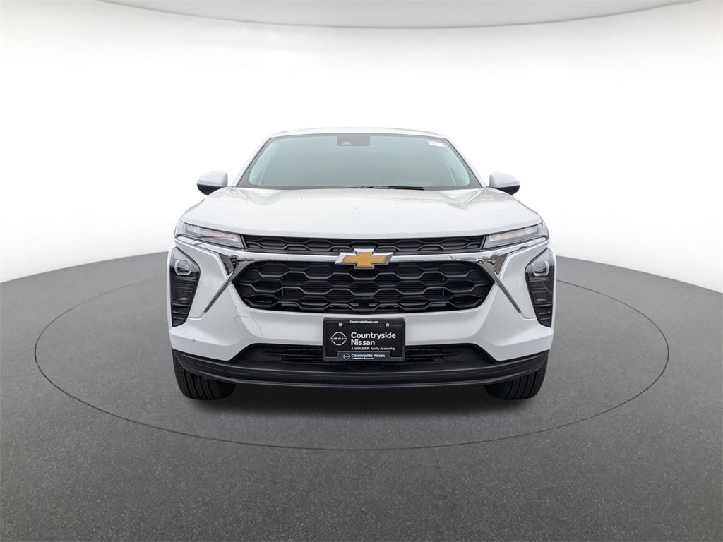 Used 2024 Chevrolet Trax LS w/ LS Convenience Package image 2