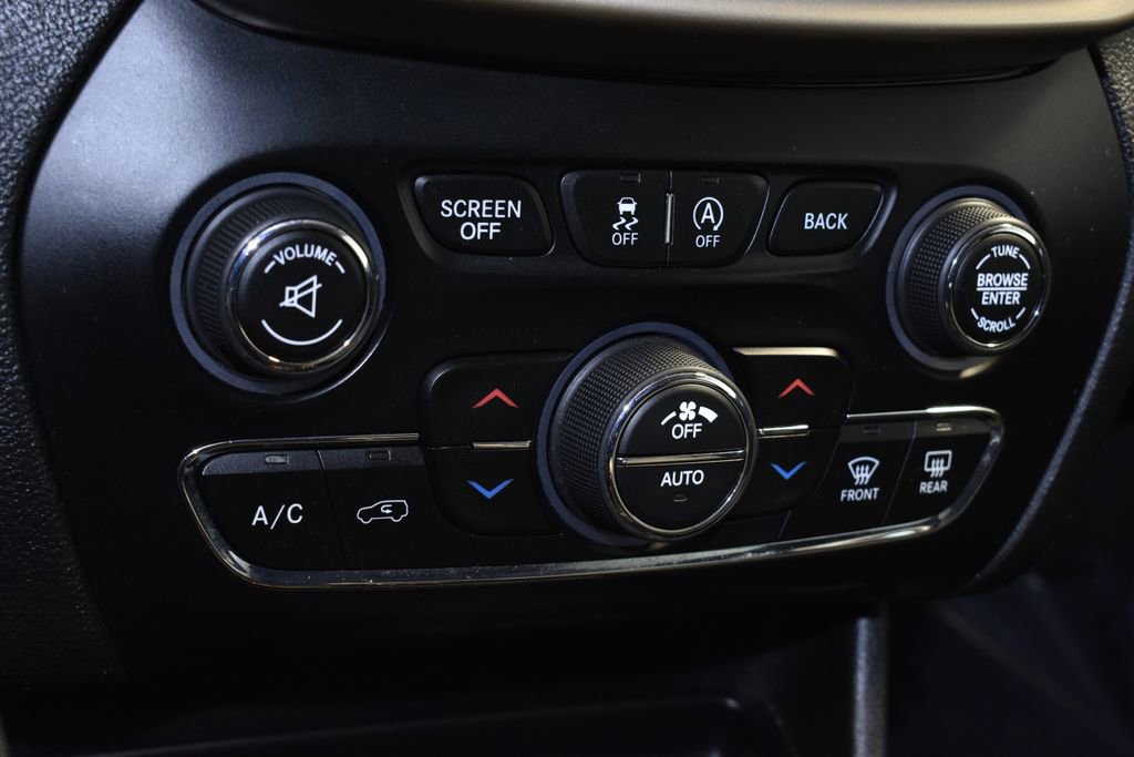 Used 2016 Jeep Cherokee Limited image 24