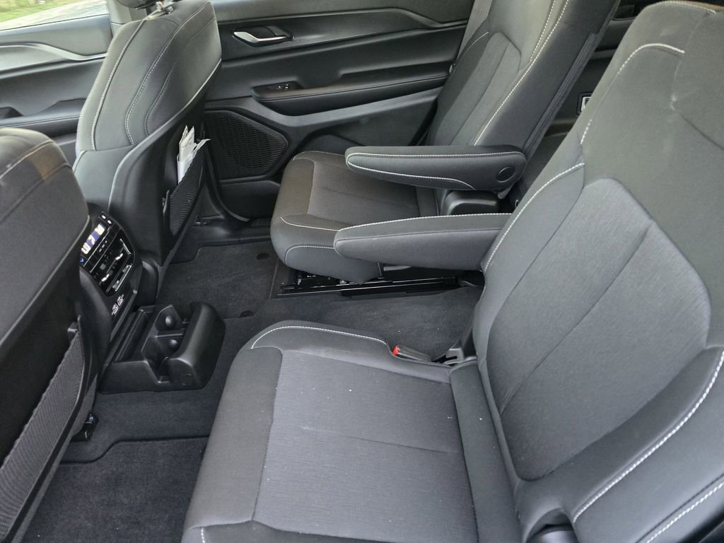 Used 2025 Jeep Grand Cherokee L Laredo image 14