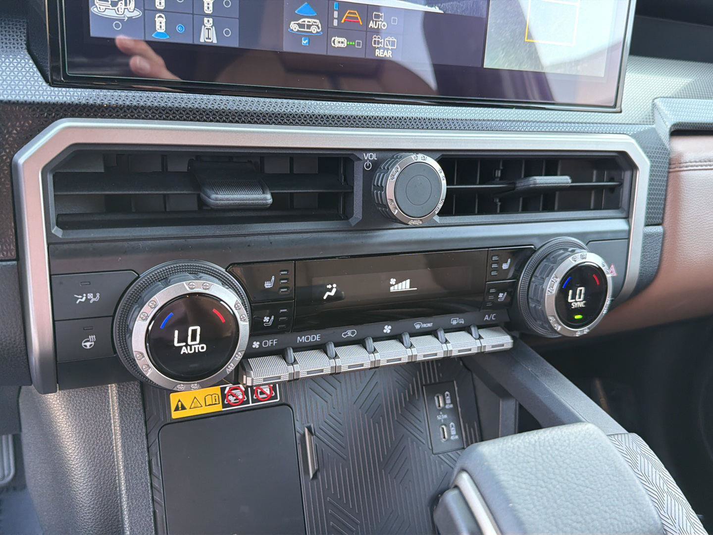 Used 2025 Toyota 4Runner Limited AWD/4WD image 26