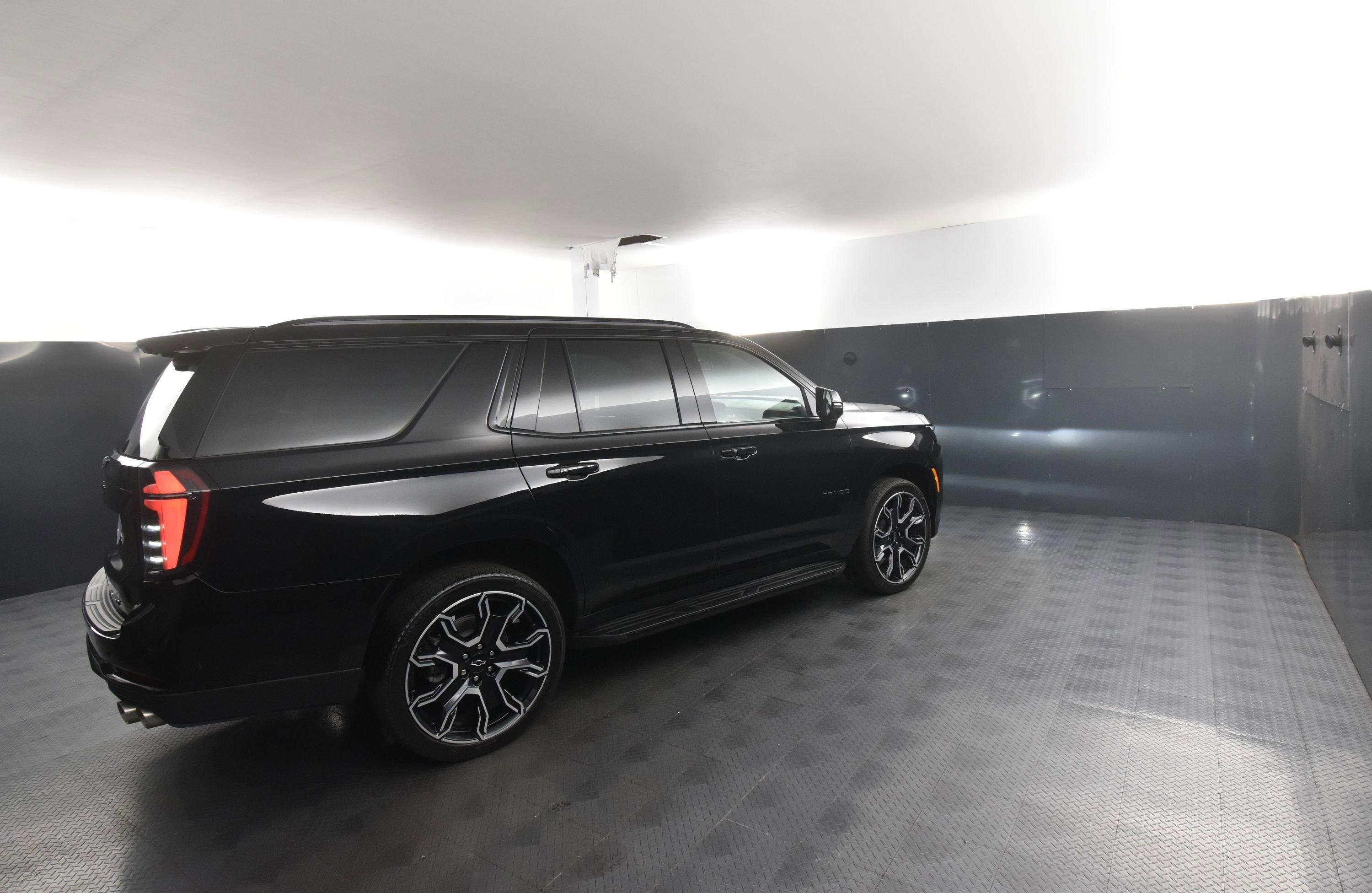 Used 2025 Chevrolet Tahoe RST w/ RST Capability Package image 2