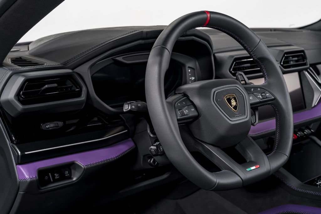 Used 2025 Lamborghini Urus SE image 14