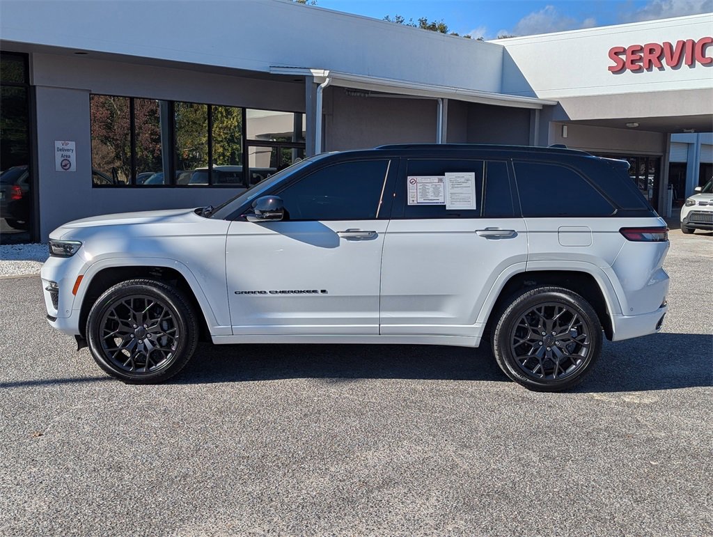 Used 2025 Jeep Grand Cherokee Summit w/ Obsidian Package image 4