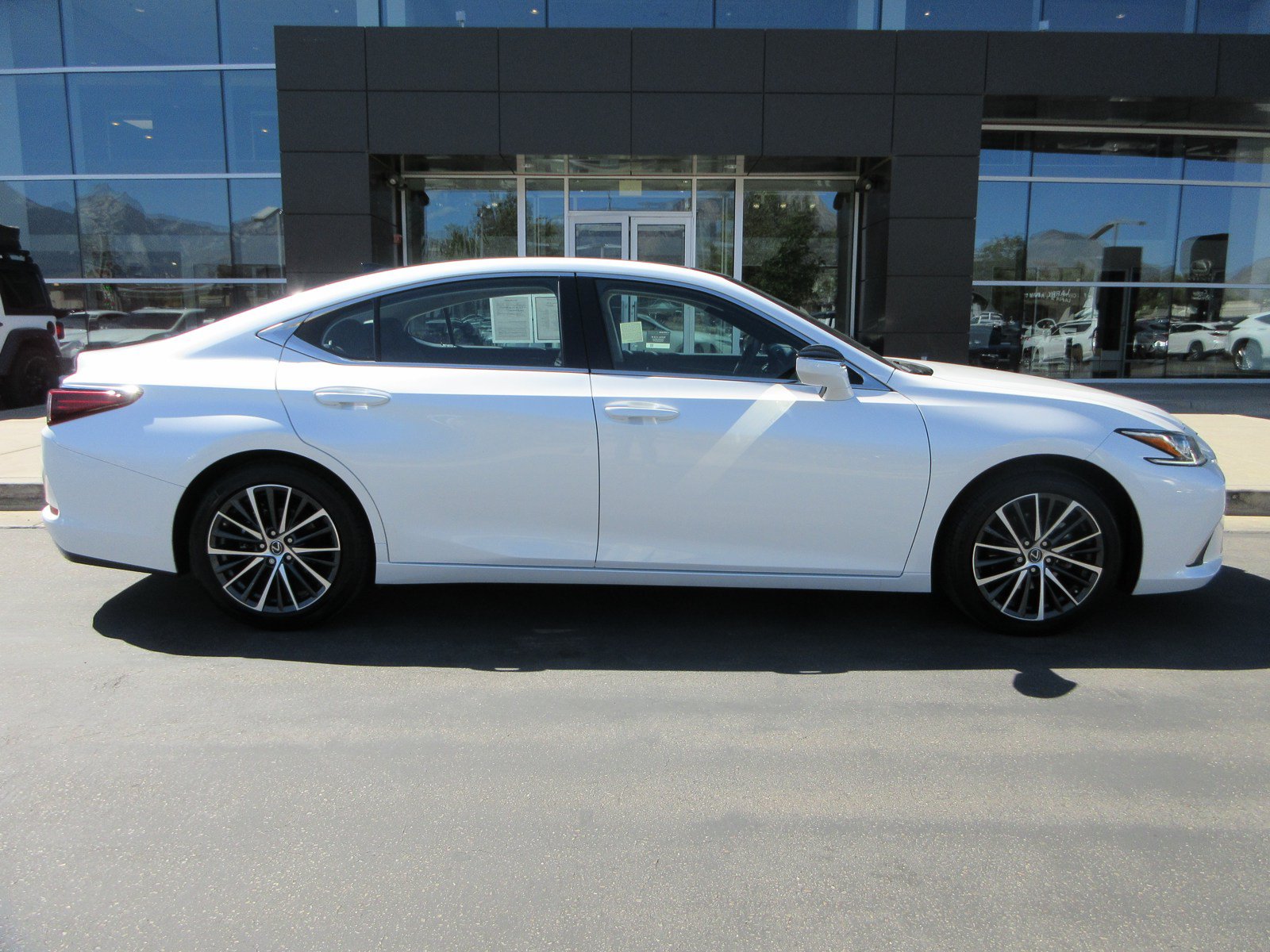 Used 2025 Lexus ES 350 w/ Premium Package FWD image 11