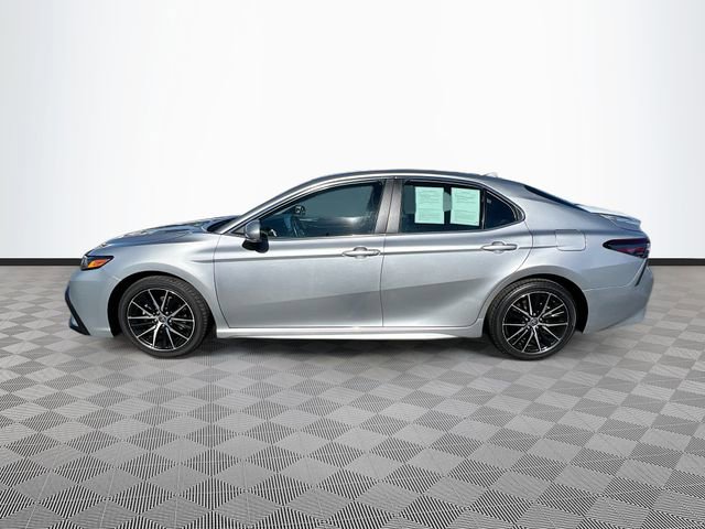 Used 2022 Toyota Camry SE image 4