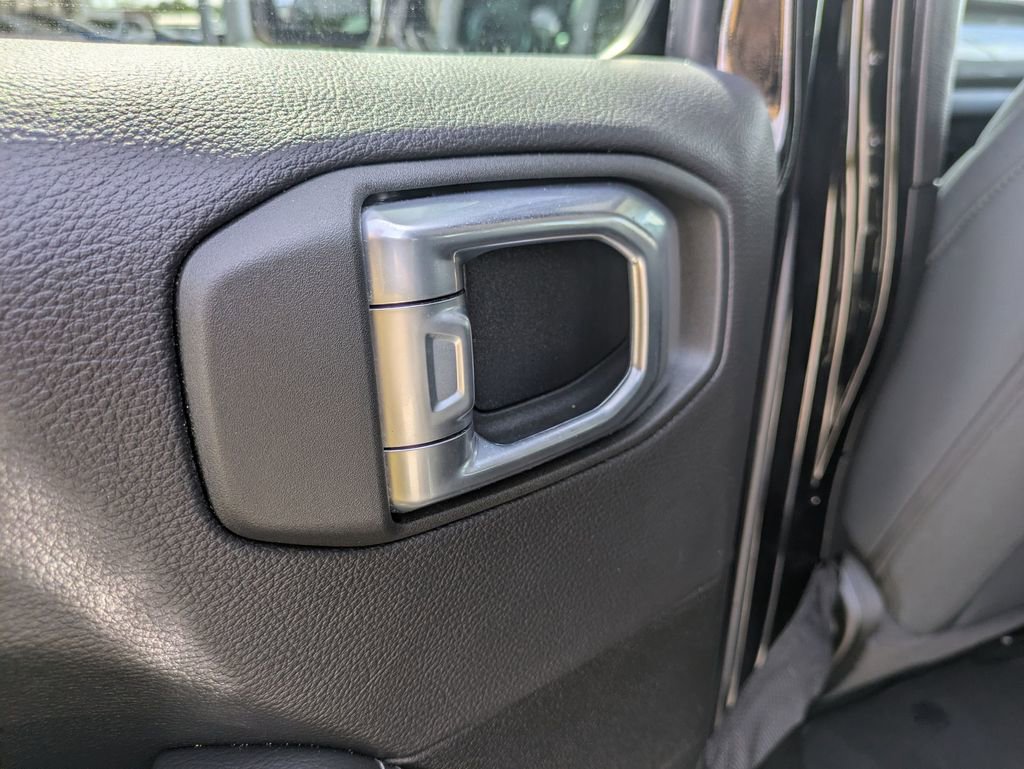 Used 2023 Jeep Wrangler Sahara image 29