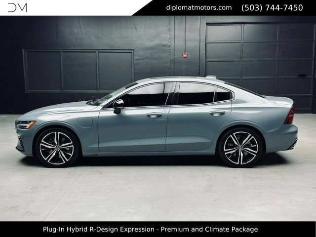 Used 2022 Volvo S60 T8 R-Design Expression w/ Premium Package AWD/4WD image 4